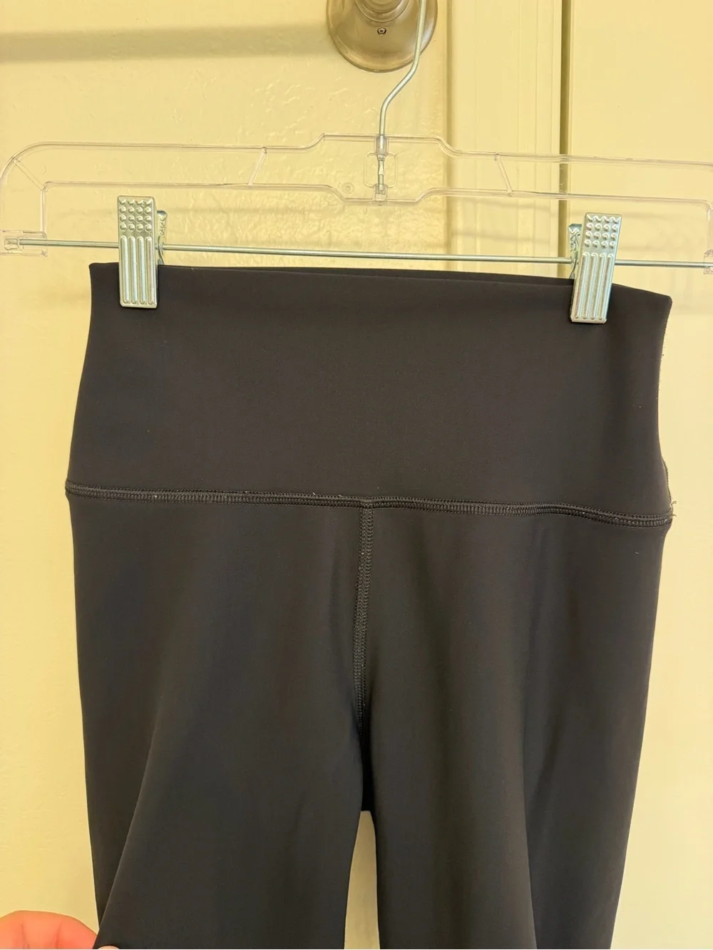 ALO Yoga Black Ripped Warrior Leggings Size Extra Small